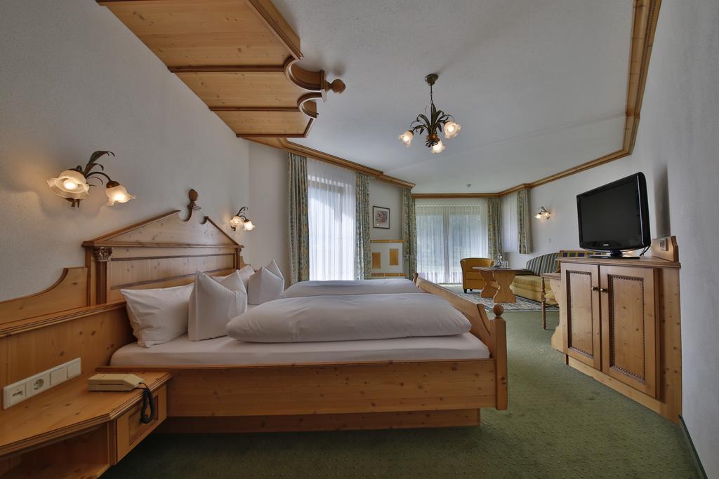 Romantik Resort & Spa Der Laterndl Hof Haldensee Pokoj fotografie